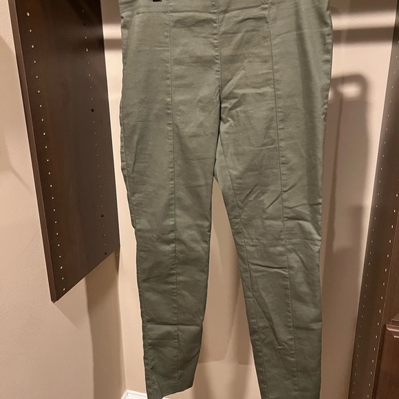 H&M Women's Olive Green Chinos - Picture 2 of 8